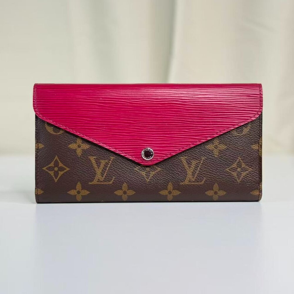 Louis Vuitton Monogram Canvas Wallet with Pink Accents and Classic LV Logo Desig